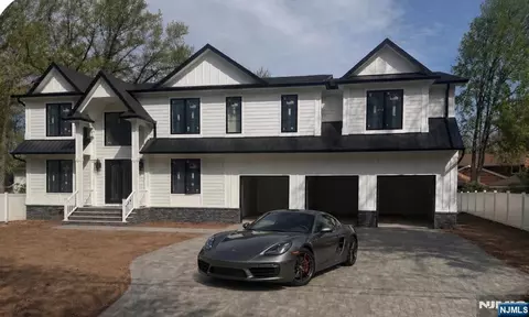 532 Hobart Rd, Paramus, NJ 07652