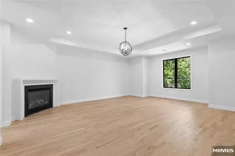 Living - 532 Hobart Rd, Paramus, NJ 07652 photo 3 of 4