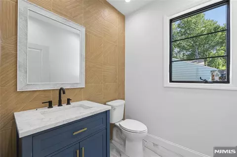Entry Way - 532 Hobart Rd, Paramus, NJ 07652 photo 6 of 17