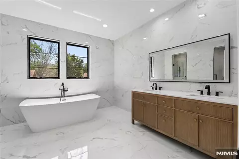 Bath - 532 Hobart Rd, Paramus, NJ 07652 photo 3 of 5