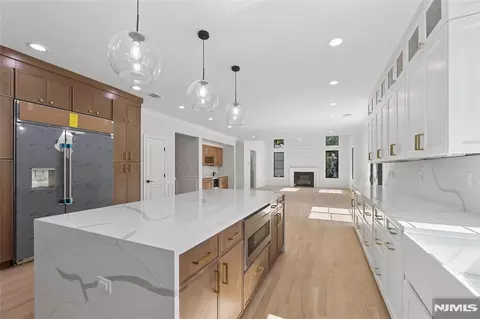 Entry Way - 532 Hobart Rd, Paramus, NJ 07652 photo 10 of 17
