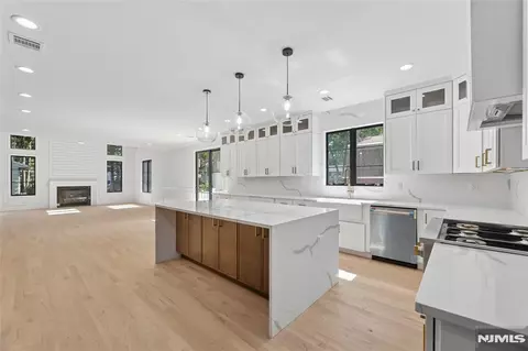 Entry Way - 532 Hobart Rd, Paramus, NJ 07652 photo 9 of 17