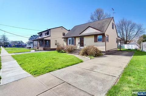 27 Joseph St, Moonachie, NJ 07074