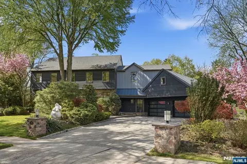 38 Trautwein Cres, Closter, NJ 07624