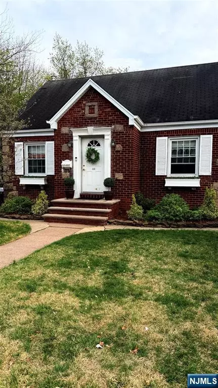 40 Strathmore Ter, Saddle Brook, NJ 07663