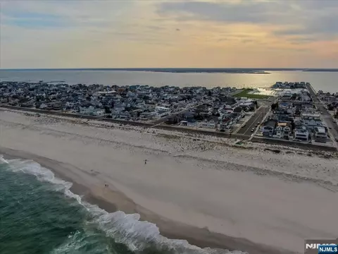 17 I St, Seaside Park, NJ 08752