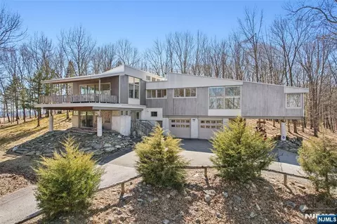 71 Sally Harden Rd, Sussex, NJ 07461