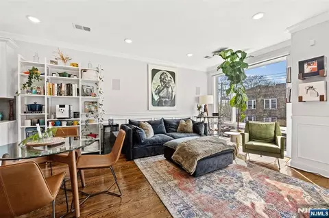 948 Summit Ave #2, Jersey City, NJ 07307