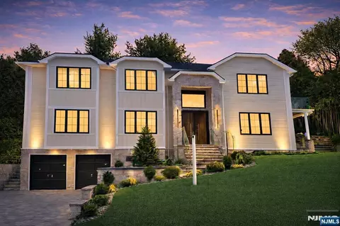 25 Macarthur Ave, Closter, NJ 07624