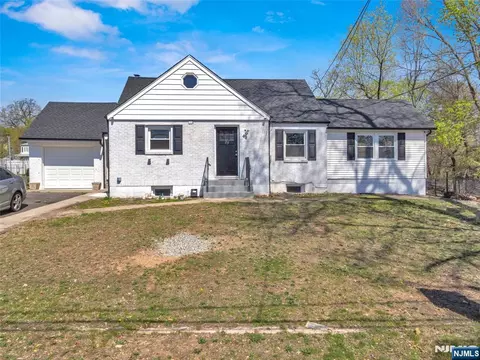 29 Stansfield Pl, North Haledon, NJ 07508