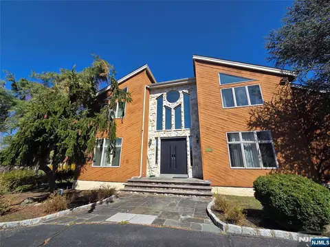 4 Valenza Ln, Blauvelt, NY 10913