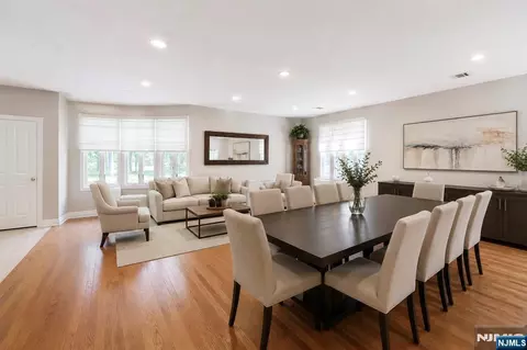 Dining - 290 Dunkerhook Rd, Paramus, NJ 07652 photo 1 of 2