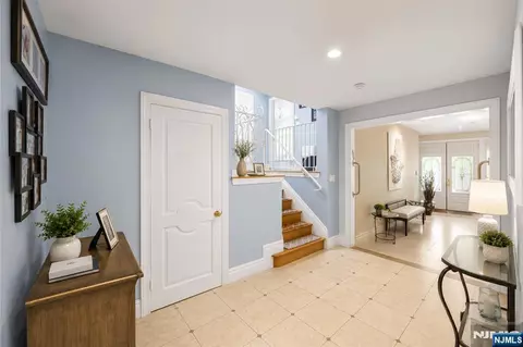 Entry Way - 290 Dunkerhook Rd, Paramus, NJ 07652 photo 7 of 13