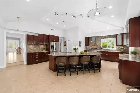 Kitchen - 290 Dunkerhook Rd, Paramus, NJ 07652 photo 3 of 3