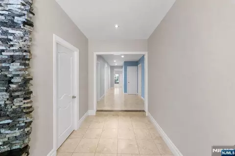 Entry Way - 290 Dunkerhook Rd, Paramus, NJ 07652 photo 12 of 13