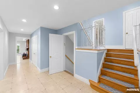 Entry Way - 290 Dunkerhook Rd, Paramus, NJ 07652 photo 14 of 14