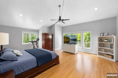 Bedroom - 290 Dunkerhook Rd, Paramus, NJ 07652 photo 1 of 5