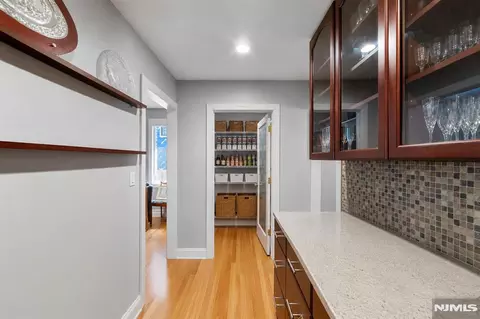 Entry Way - 290 Dunkerhook Rd, Paramus, NJ 07652 photo 4 of 14
