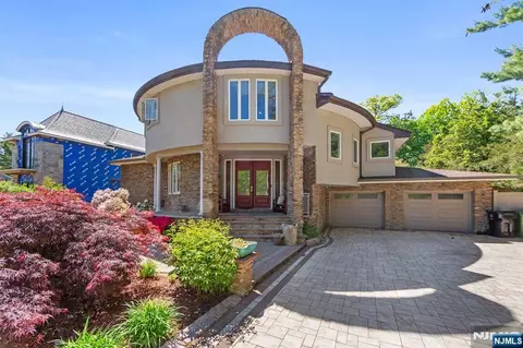 Exterior - 290 Dunkerhook Rd, Paramus, NJ 07652 photo 9 of 9
