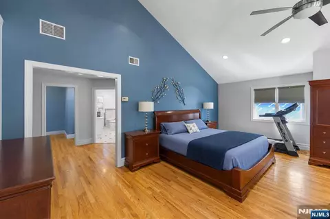Bedroom - 290 Dunkerhook Rd, Paramus, NJ 07652 photo 2 of 7