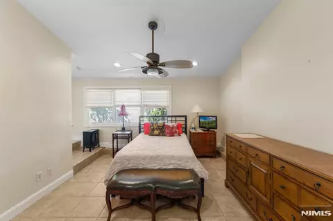 Bedroom - 290 Dunkerhook Rd, Paramus, NJ 07652 photo 4 of 5