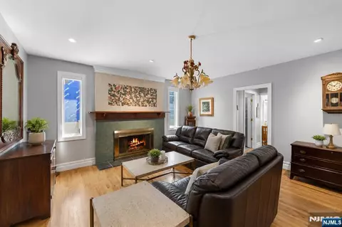 Living - 290 Dunkerhook Rd, Paramus, NJ 07652 photo 1 of 3