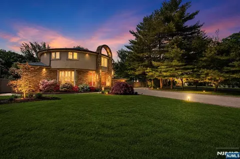 Exterior - 290 Dunkerhook Rd, Paramus, NJ 07652 photo 3 of 9