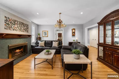 Living - 290 Dunkerhook Rd, Paramus, NJ 07652 photo 1 of 2
