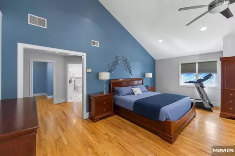 Bedroom - 290 Dunkerhook Rd, Paramus, NJ 07652 photo 2 of 5