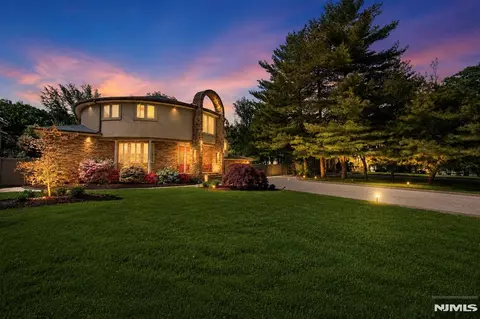 Exterior - 290 Dunkerhook Rd, Paramus, NJ 07652 photo 3 of 8