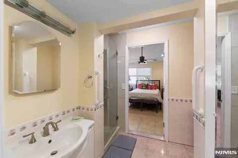 Bath - 290 Dunkerhook Rd, Paramus, NJ 07652 photo 6 of 6