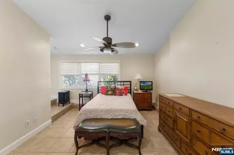 Bedroom - 290 Dunkerhook Rd, Paramus, NJ 07652 photo 6 of 7