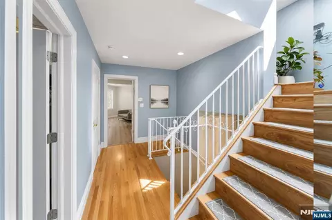Entry Way - 290 Dunkerhook Rd, Paramus, NJ 07652 photo 11 of 13