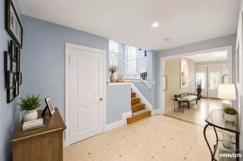 Entry Way - 290 Dunkerhook Rd, Paramus, NJ 07652 photo 8 of 14