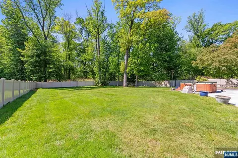 Exterior - 290 Dunkerhook Rd, Paramus, NJ 07652 photo 8 of 9