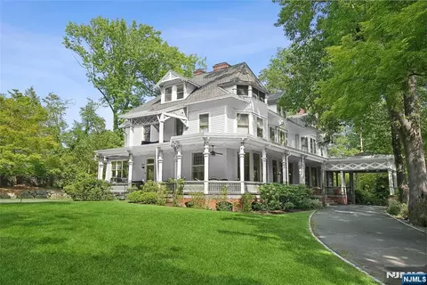 40 Highland Ave, Millburn, NJ 07078