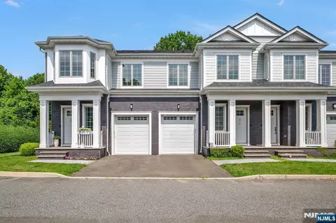 Exterior - 11 Gabriel Ct #11, Paramus, NJ 07652 photo 3 of 3