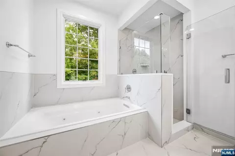 Bath - 11 Gabriel Ct #11, Paramus, NJ 07652 photo 3 of 5