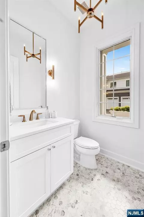 Bath - 11 Gabriel Ct #11, Paramus, NJ 07652 photo 2 of 5