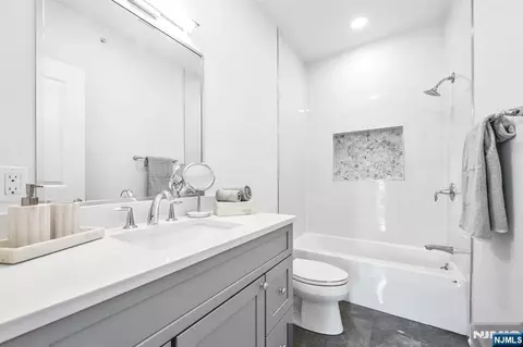 Bath - 11 Gabriel Ct #11, Paramus, NJ 07652 photo 5 of 5