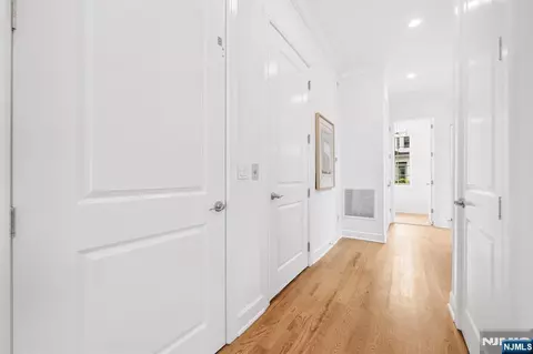 Entry Way - 11 Gabriel Ct #11, Paramus, NJ 07652 photo 12 of 15