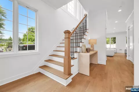 Entry Way - 11 Gabriel Ct #11, Paramus, NJ 07652 photo 2 of 15