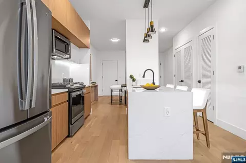 649 38th St #PH505, Union City, NJ 07087