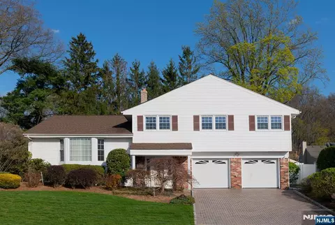 109 Dogwood Ct, Westwood, NJ 07675
