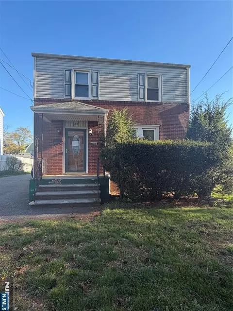 32 Hillside Ave, Bergenfield, NJ 07621