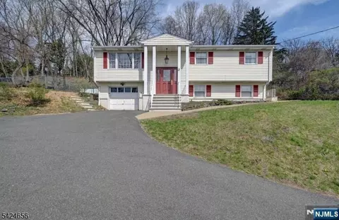 1006 Black Oak Ridge Rd, Wayne, NJ 07470
