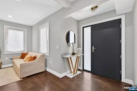 577 Grenville Ave, Teaneck, NJ 07666