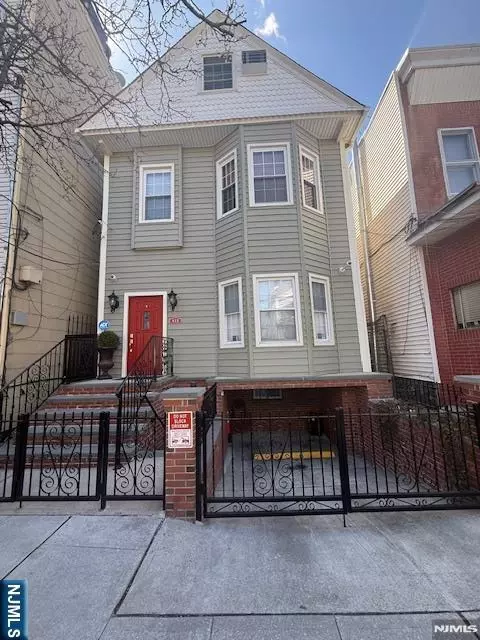 413 21st St, Union City, NJ 07087