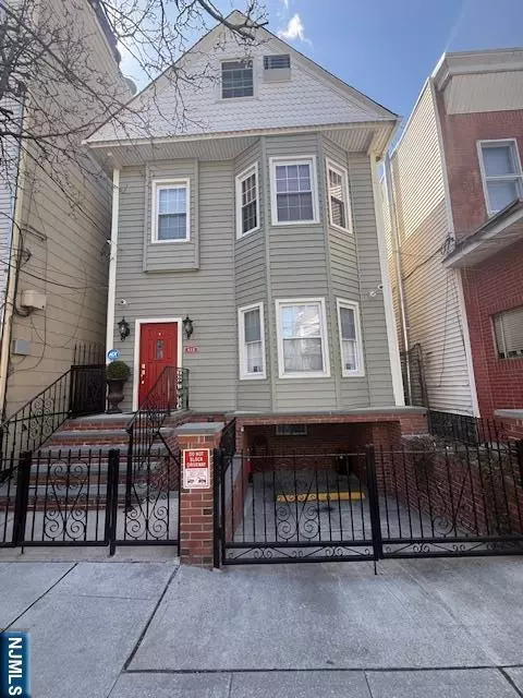 413 21st St, Union City, NJ 07087