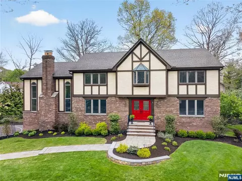 5 Sycamore Ct, Ramsey, NJ 07446